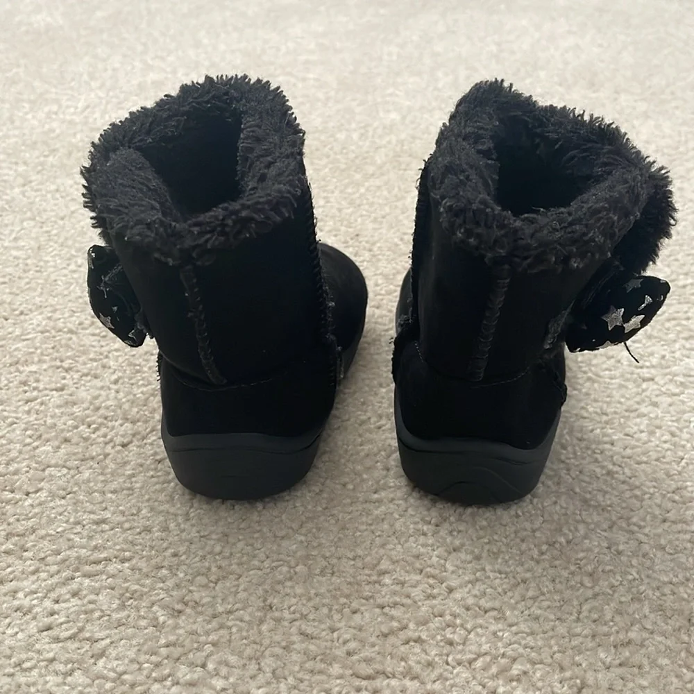 Girls Black Boots. Size 4. Excellent Condition.